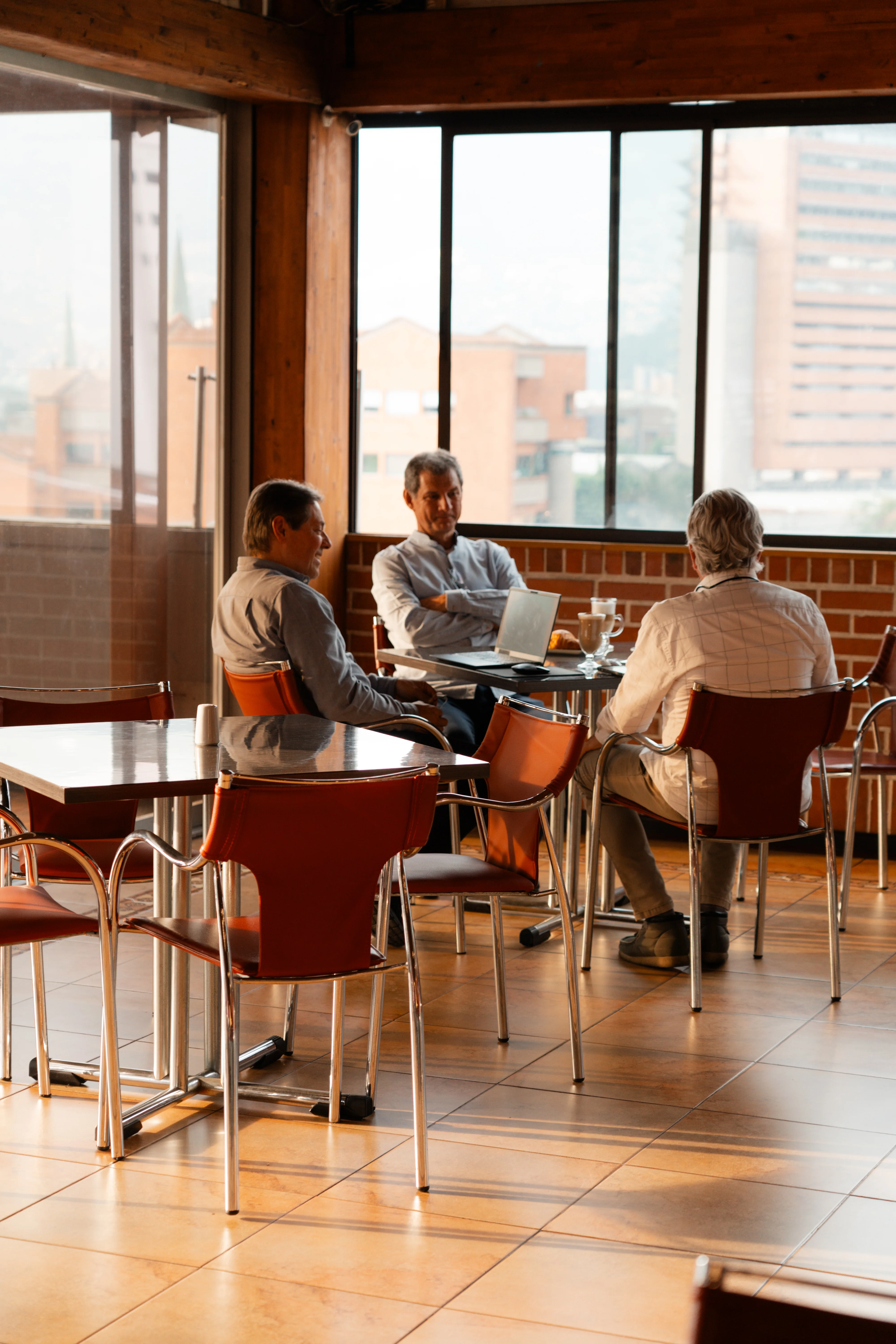 Vista panorámica de Medellín desde el Salón Solaris – piso 6