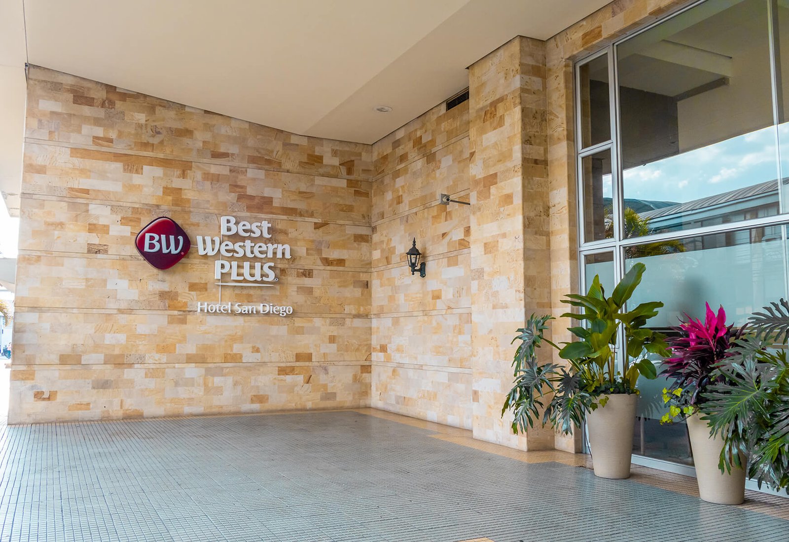 Best Western Plus Hotel San Diego en Medellín — Vista exterior